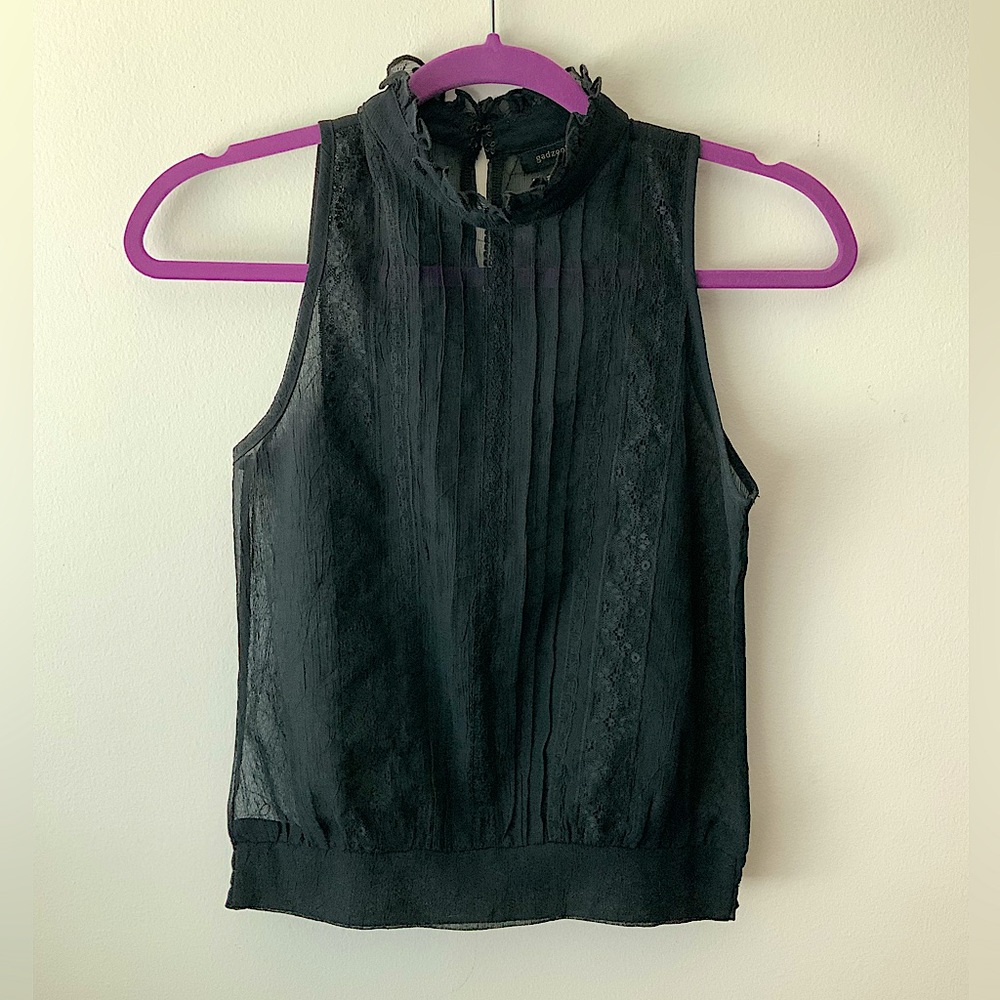 ☀️Black lace sleeveless turtleneck top IN STORAGE